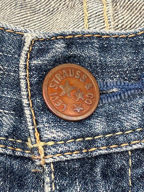 LEVI'S（リーバイス）LEVI'S (リーバイス) 00sデニムパンツ 2005年製 釦裏J30 古着 インディゴ サイズ:W29の古着・服飾アイテム