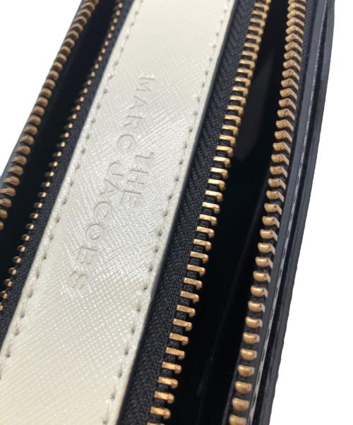 MARC JACOBS（マークジェイコブス）MARC JACOBS (マークジェイコブス) スナップショット ブラック×アイボリーの古着・服飾アイテム