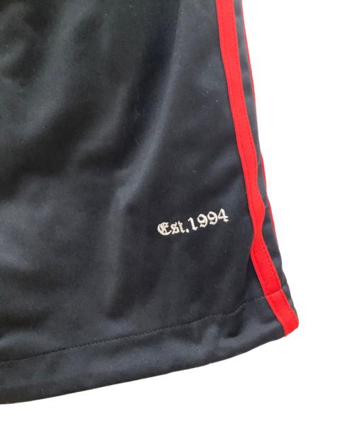 adidas（アディダス）adidas (アディダス) KORN (コーン) リバーシブルトラックパンツ ブラック×レッド×パープル サイズ:Lの古着・服飾アイテム