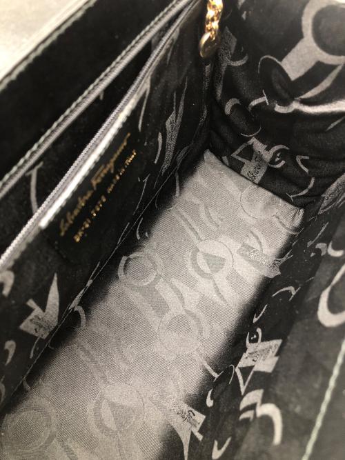 Salvatore Ferragamo（サルヴァトーレ フェラガモ）Salvatore Ferragamo (サルヴァトーレ フェラガモ) ハンドバッグ　ヴァラリボン ブラックの古着・服飾アイテム