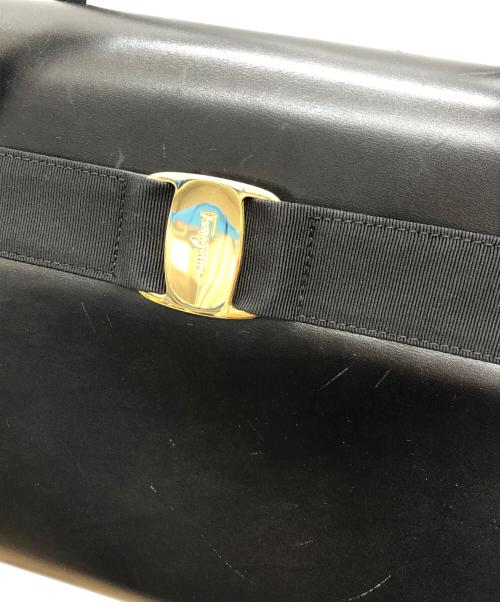 Salvatore Ferragamo（サルヴァトーレ フェラガモ）Salvatore Ferragamo (サルヴァトーレ フェラガモ) ハンドバッグ　ヴァラリボン ブラックの古着・服飾アイテム