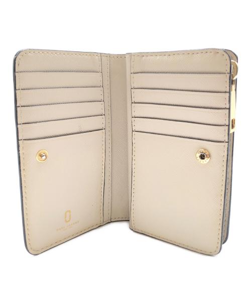 MARC JACOBS（マークジェイコブズ）MARC JACOBS (マークジェイコブス) 2つ折り財布 ベージュ×グリーンの古着・服飾アイテム