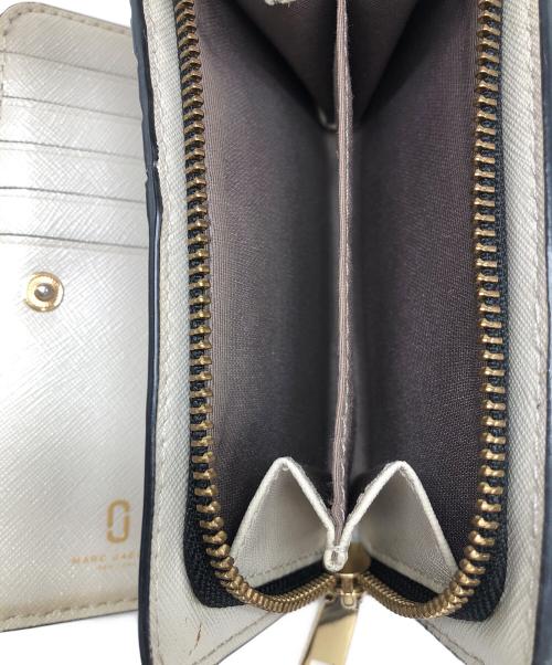 MARC JACOBS（マークジェイコブズ）MARC JACOBS (マークジェイコブス) 2つ折り財布 ベージュ×グリーンの古着・服飾アイテム