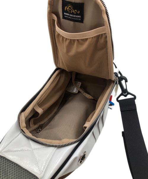 MORN CREATIONS（モーンクリエイションズ）MORN CREATIONS (モーンクリエイションズ) シャークショルダーバッグ ホワイトの古着・服飾アイテム