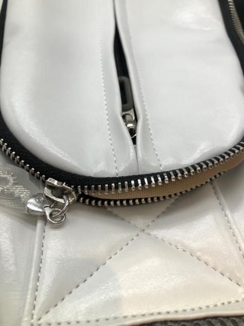 MORN CREATIONS（モーンクリエイションズ）MORN CREATIONS (モーンクリエイションズ) シャークショルダーバッグ ホワイトの古着・服飾アイテム