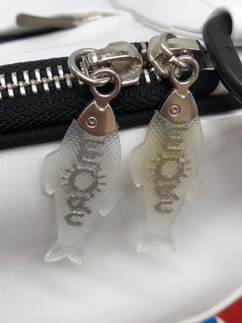 MORN CREATIONS（モーンクリエイションズ）MORN CREATIONS (モーンクリエイションズ) シャークショルダーバッグ ホワイトの古着・服飾アイテム