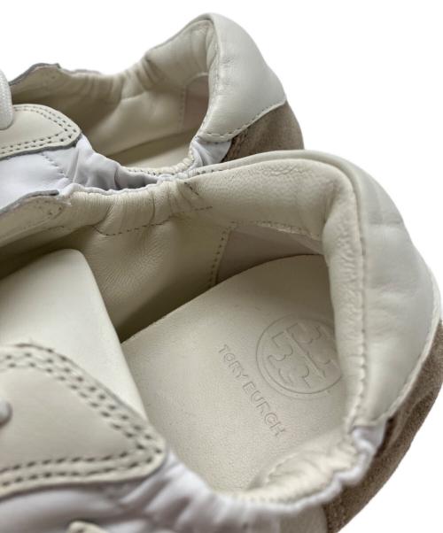 TORY BURCH（トリーバーチ）TORY BURCH (トリーバーチ) スニーカー ホワイト×ベージュ サイズ:24.5の古着・服飾アイテム
