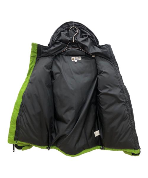 A BATHING APE（ア ベイシング エイプ）A BATHING APE (ア ベイシング エイプ) ダウンジャケット グリーン×ブラック サイズ:Lの古着・服飾アイテム