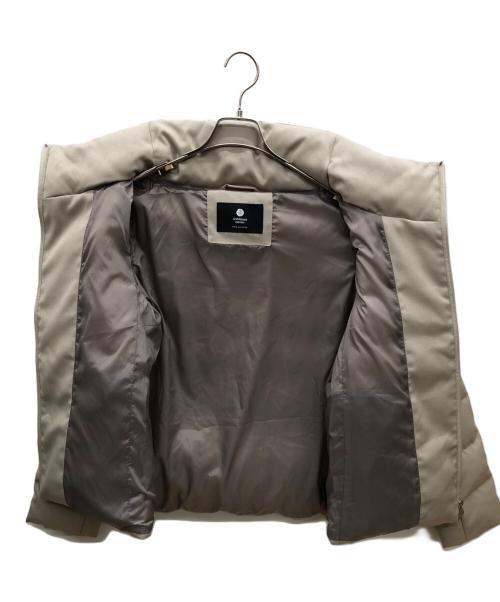 nano・universe（ナノ・ユニバース）nano・universe (ナノ・ユニバース) NISHIKAWA (ニシカワ) ダウンジャケット ベージュ サイズ:Ｍの古着・服飾アイテム