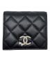 CHANEL（シャネル）の古着「2つ折り財布　CCスターロゴ」｜ブラック