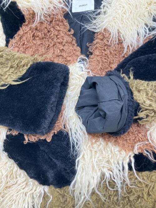 MURUA（ムルーア）MURUA (ムルーア) ミックスフェイクファーコート アイボリー×ブラウン×カーキ サイズ:1（S）の古着・服飾アイテム