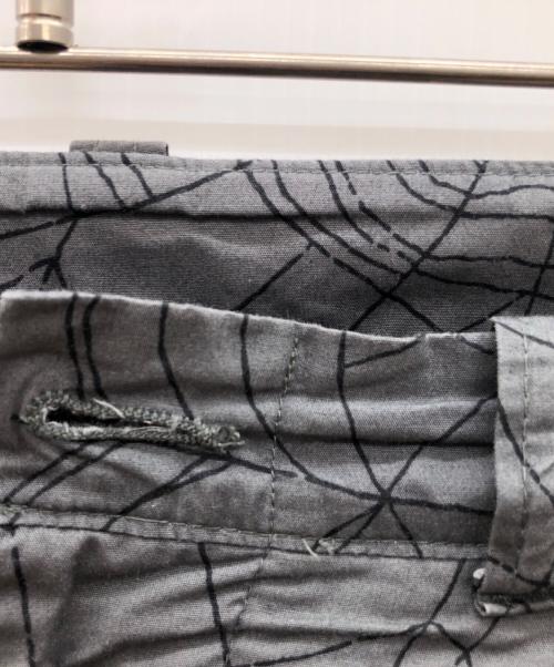 NEIGHBORHOOD（ネイバーフッド）NEIGHBORHOOD (ネイバーフッド) スパイダー　蜘蛛の巣柄 グレー×ブラック サイズ:Mの古着・服飾アイテム