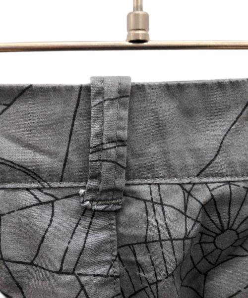 NEIGHBORHOOD（ネイバーフッド）NEIGHBORHOOD (ネイバーフッド) スパイダー　蜘蛛の巣柄 グレー×ブラック サイズ:Mの古着・服飾アイテム