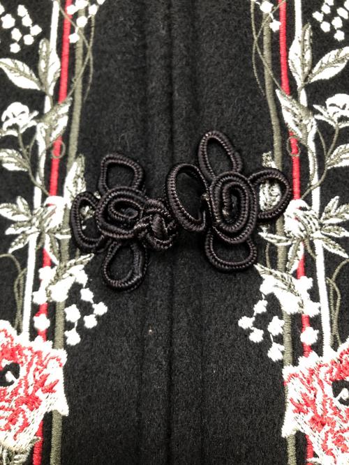 iS ScoLar（イズ スカラー）iS ScoLar (イズ スカラー) 刺繍入りジップコート ブラック サイズ:Mの古着・服飾アイテム