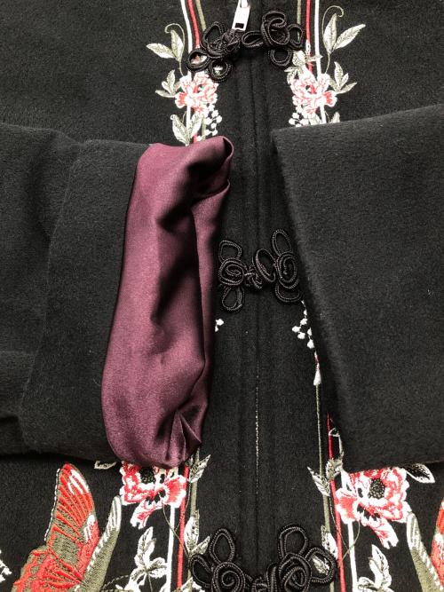 iS ScoLar（イズ スカラー）iS ScoLar (イズ スカラー) 刺繍入りジップコート ブラック サイズ:Mの古着・服飾アイテム