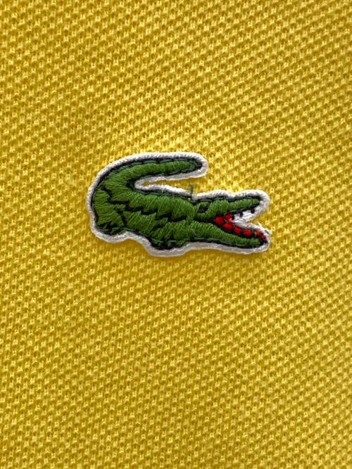 IZOD LACOSTE（アイゾッド ラコステ）IZOD LACOSTE (アイゾッド ラコステ) 70sロゴ刺繍Tシャツ　糸巻きタグ　古着 イエロー×グリーン×ブルー サイズ:XLの古着・服飾アイテム