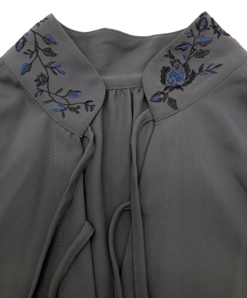 HARE（ハレ）HARE (ハレ) 長袖ブラウス　2WAY刺繍 グレー サイズ:Fの古着・服飾アイテム