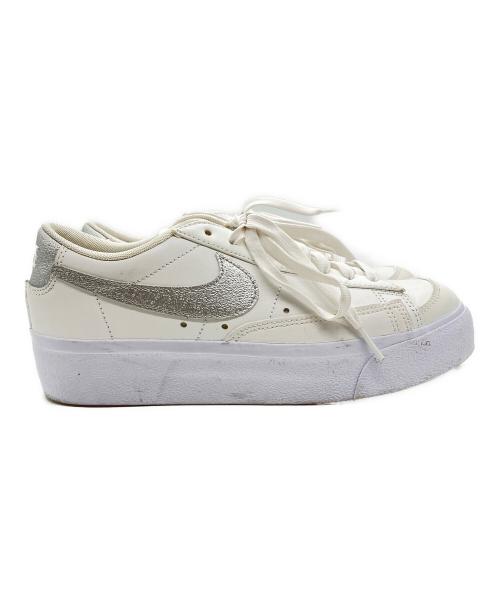 NIKE（ナイキ）NIKE (ナイキ) スニーカー　BLAZER LOW PLATFORM ESS（ブレーザー LOW プラットフォーム ESS） ホワイト サイズ:25cmの古着・服飾アイテム