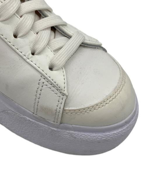 NIKE（ナイキ）NIKE (ナイキ) スニーカー　BLAZER LOW PLATFORM ESS（ブレーザー LOW プラットフォーム ESS） ホワイト サイズ:25cmの古着・服飾アイテム