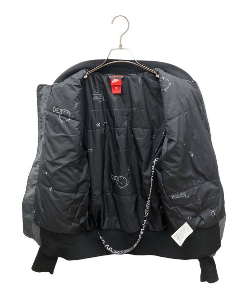 NIKE（ナイキ）NIKE (ナイキ) フィルエアマックスジャケット グレー×ブラック サイズ:Mの古着・服飾アイテム
