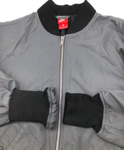 NIKE（ナイキ）NIKE (ナイキ) フィルエアマックスジャケット グレー×ブラック サイズ:Mの古着・服飾アイテム