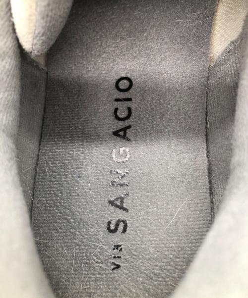 via SANGACIO（ヴィア・サンガチオ）via SANGACIO (ヴィア・サンガチオ) にゅーず BRANDALISED ライトグレー×ホワイト サイズ:29.5cmの古着・服飾アイテム