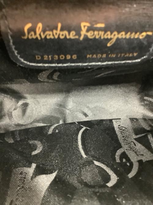 Salvatore Ferragamo（サルヴァトーレ フェラガモ）Salvatore Ferragamo (サルヴァトーレ フェラガモ) ヴァラ ブラックの古着・服飾アイテム