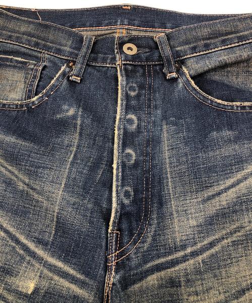 LEVI'S VINTAGE CLOTHING（リーバイス ビンテージ クロージング）LEVI'S VINTAGE CLOTHING 00s復刻S501XXセルビッチデニムパンツ 2004年3月製 大戦モデル BIG E 月桂樹ボタン 赤耳 Vステッチ 隠しリベット 古着 インディゴ サイズ:32の古着・服飾アイテム