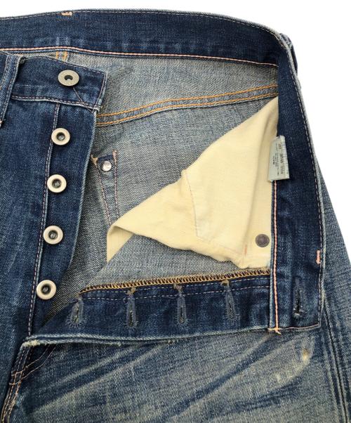 LEVI'S VINTAGE CLOTHING（リーバイス ビンテージ クロージング）LEVI'S VINTAGE CLOTHING 00s復刻S501XXセルビッチデニムパンツ 2004年3月製 大戦モデル BIG E 月桂樹ボタン 赤耳 Vステッチ 隠しリベット 古着 インディゴ サイズ:32の古着・服飾アイテム