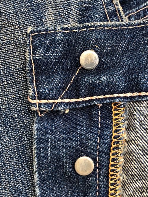 LEVI'S VINTAGE CLOTHING（リーバイス ビンテージ クロージング）LEVI'S VINTAGE CLOTHING 00s復刻S501XXセルビッチデニムパンツ 2004年3月製 大戦モデル BIG E 月桂樹ボタン 赤耳 Vステッチ 隠しリベット 古着 インディゴ サイズ:32の古着・服飾アイテム