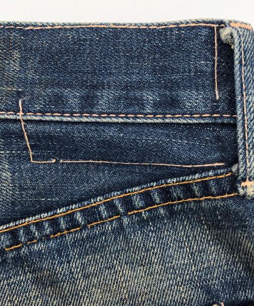 LEVI'S VINTAGE CLOTHING（リーバイス ビンテージ クロージング）LEVI'S VINTAGE CLOTHING 00s復刻S501XXセルビッチデニムパンツ 2004年3月製 大戦モデル BIG E 月桂樹ボタン 赤耳 Vステッチ 隠しリベット 古着 インディゴ サイズ:32の古着・服飾アイテム