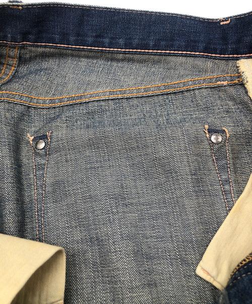 LEVI'S VINTAGE CLOTHING（リーバイス ビンテージ クロージング）LEVI'S VINTAGE CLOTHING 00s復刻S501XXセルビッチデニムパンツ 2004年3月製 大戦モデル BIG E 月桂樹ボタン 赤耳 Vステッチ 隠しリベット 古着 インディゴ サイズ:32の古着・服飾アイテム