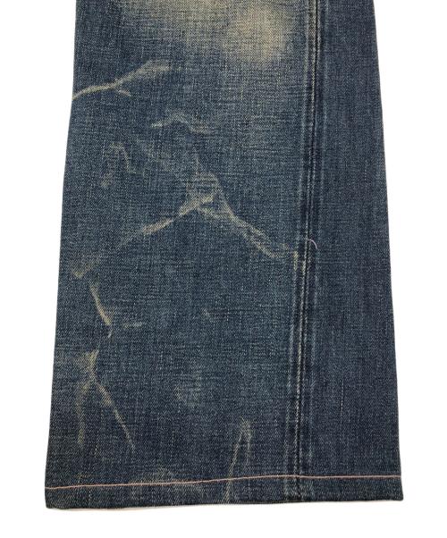LEVI'S VINTAGE CLOTHING（リーバイス ビンテージ クロージング）LEVI'S VINTAGE CLOTHING 00s復刻S501XXセルビッチデニムパンツ 2004年3月製 大戦モデル BIG E 月桂樹ボタン 赤耳 Vステッチ 隠しリベット 古着 インディゴ サイズ:32の古着・服飾アイテム