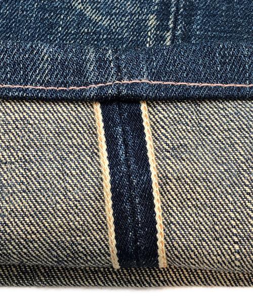 LEVI'S VINTAGE CLOTHING（リーバイス ビンテージ クロージング）LEVI'S VINTAGE CLOTHING 00s復刻S501XXセルビッチデニムパンツ 2004年3月製 大戦モデル BIG E 月桂樹ボタン 赤耳 Vステッチ 隠しリベット 古着 インディゴ サイズ:32の古着・服飾アイテム