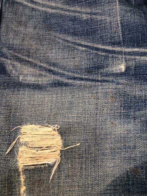 LEVI'S VINTAGE CLOTHING（リーバイス ビンテージ クロージング）LEVI'S VINTAGE CLOTHING 00s復刻S501XXセルビッチデニムパンツ 2004年3月製 大戦モデル BIG E 月桂樹ボタン 赤耳 Vステッチ 隠しリベット 古着 インディゴ サイズ:32の古着・服飾アイテム