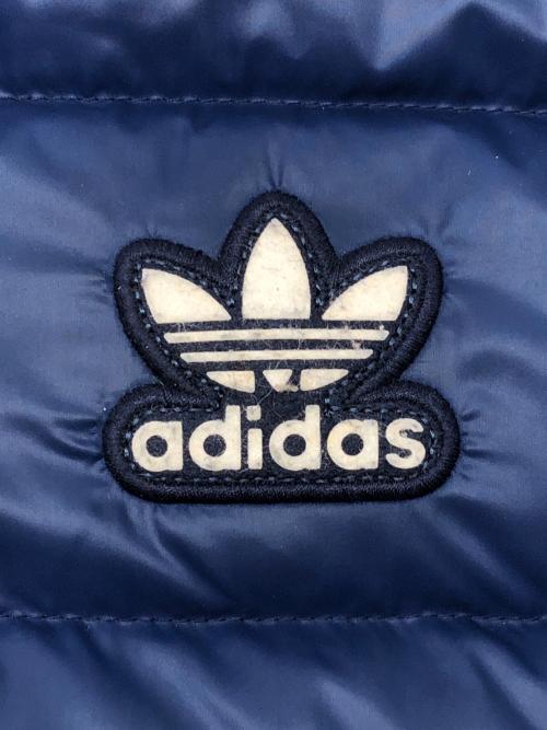 adidas（アディダス）adidas (アディダス) ダウンジャケット ネイビーの古着・服飾アイテム