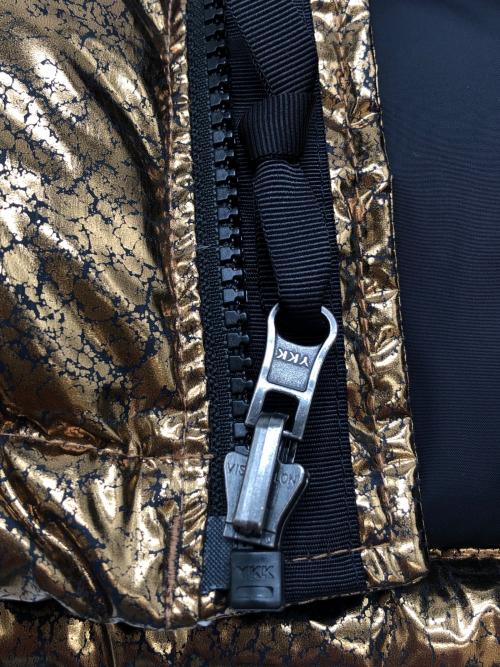 THE NORTH FACE（ザ ノース フェイス）THE NORTH FACE (ザ ノース フェイス) 中綿ベスト　1996 RETRO NUPTSE ブラック×ゴールドカラー サイズ:XSの古着・服飾アイテム