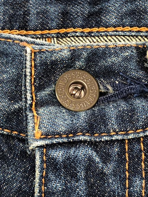 LEVI'S（リーバイス）LEVI'S (リーバイス) 90s 504セルビッチデニムパンツ 1995年4月製 釦裏J22 スモールe 古着 インディゴ サイズ:W29×L36の古着・服飾アイテム