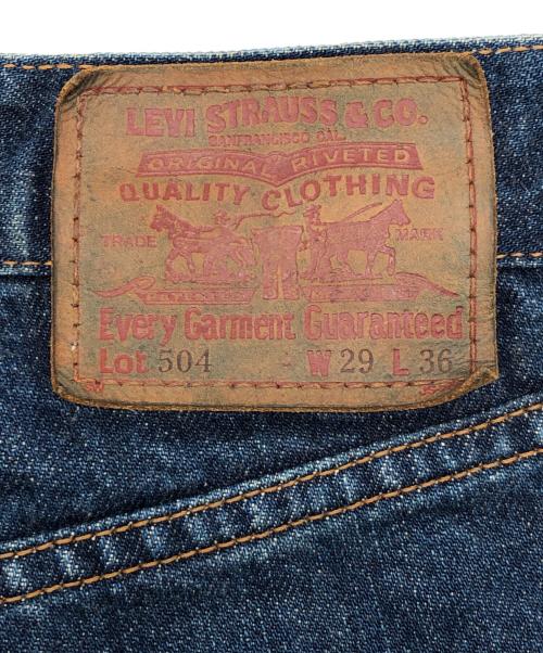 LEVI'S（リーバイス）LEVI'S (リーバイス) 90s 504セルビッチデニムパンツ 1995年4月製 釦裏J22 スモールe 古着 インディゴ サイズ:W29×L36の古着・服飾アイテム