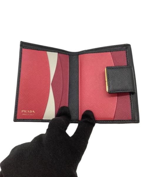 PRADA（プラダ）PRADA (プラダ) 3つ折り財布 ブラックの古着・服飾アイテム