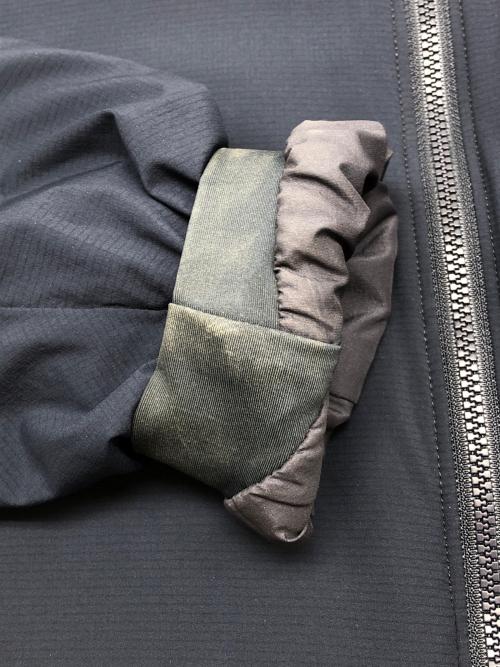 ARC'TERYX（アークテリクス）ARC'TERYX (アークテリクス) ATOM LT JACKET ネイビー サイズ:Ｍの古着・服飾アイテム