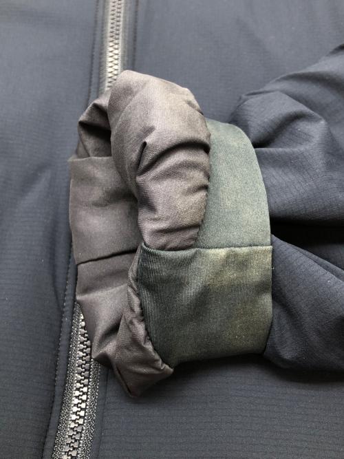 ARC'TERYX（アークテリクス）ARC'TERYX (アークテリクス) ATOM LT JACKET ネイビー サイズ:Ｍの古着・服飾アイテム