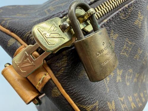 LOUIS VUITTON（ルイ ヴィトン）LOUIS VUITTON (ルイ ヴィトン) モノグラム　	キーポル・バンドリエール55 ブラウンの古着・服飾アイテム