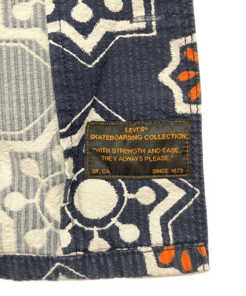 LEVI'S（リーバイス）LEVI'S (リーバイス) 半袖シャツ　花柄 ネイビー×ホワイト サイズ:Lの古着・服飾アイテム