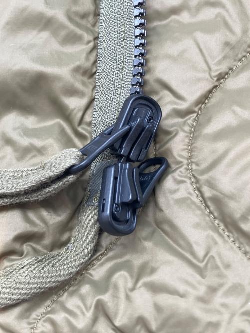 BEAMS Lights（ビームスライト）BEAMS Lights (ビームスライト) TAION (タイオン) ダウンジャケット ベトジャン リバーシブル インナーダウン 刺繍装飾 2023年モデル カーキ サイズ:Ｍの古着・服飾アイテム