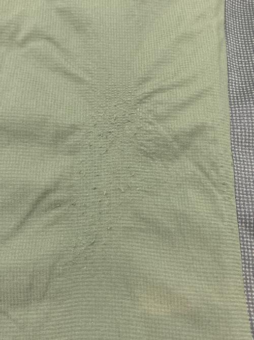 ARC'TERYX（アークテリクス）ARC'TERYX (アークテリクス) ATOM AR HOODY カーキ サイズ:Sの古着・服飾アイテム