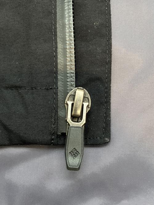 Columbia（コロンビア）Columbia (コロンビア) マウンテンパーカー ブラック×グレー サイズ:Ｍの古着・服飾アイテム