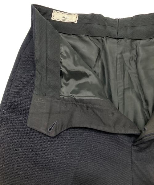 AMI Alexandre Mattiussi（アミアレクサンドルマテュッシ）AMI Alexandre Mattiussi (アミアレクサンドルマテュッシ) テーパードパンツ ネイビー サイズ:38の古着・服飾アイテム