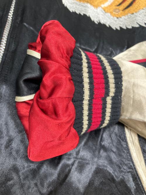 花旅楽団（ハナタビガクダン）花旅楽団 (ハナタビガクダン) リバーシブルスカジャン 虎 ブラック×グレージュ サイズ:XLの古着・服飾アイテム