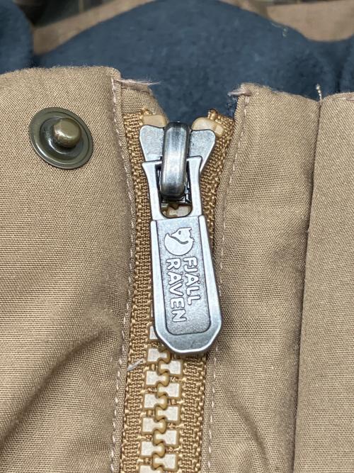 FJALLRAVEN（フェールラーベン）FJALLRAVEN (フェールラーベン) ダウンジャケット ブラウン サイズ:LLの古着・服飾アイテム